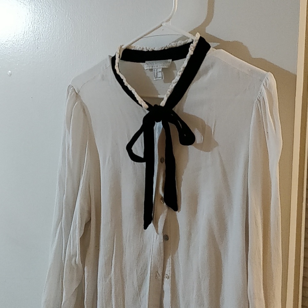 Bow tie long shelves